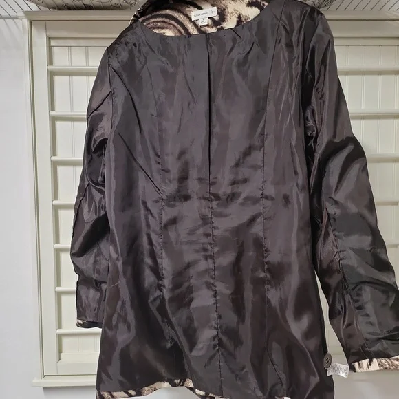 Susan graver, size medium, lined belted 3/4 car coat. - Picture 4 of 5